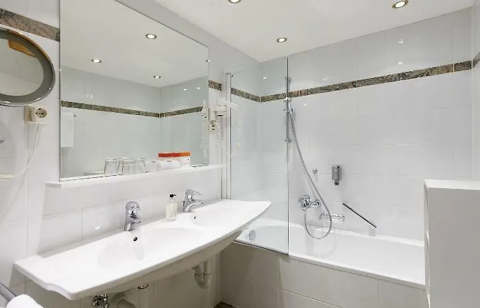 Schwarzer Adler Szálloda