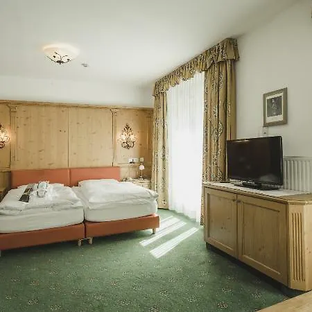 施瓦泽阿德勒酒店 3* 佩特诺伊阿尔贝格